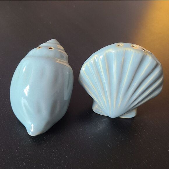 Vintage Shells Salt and Pepper Shakers - Picture 3 of 9